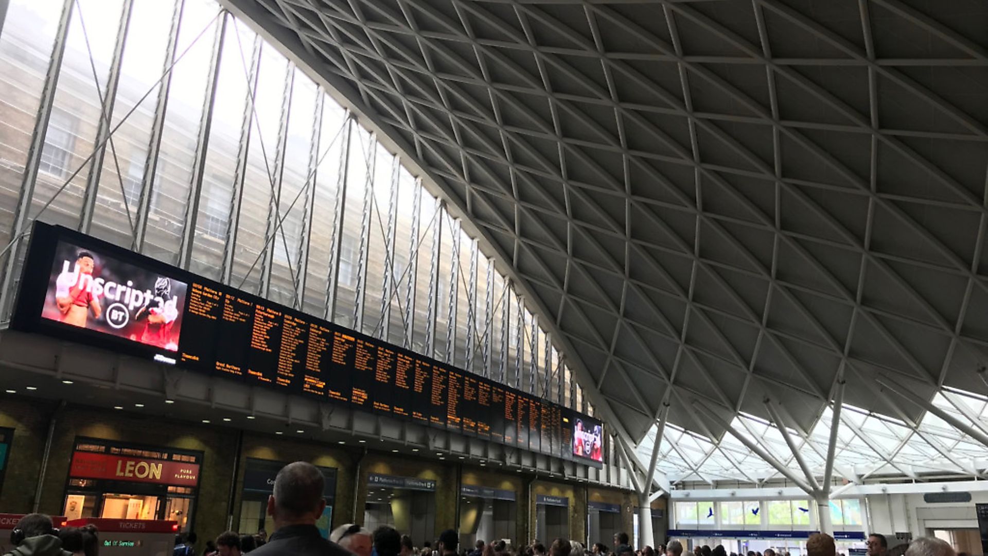 People waiting for trains at King's Cross station, London, after all services in and out of the station were suspended on Friday when a power cut caused major disruption across the country. Photograph: Abbianca Makoni/PA Wire. - Credit: PA