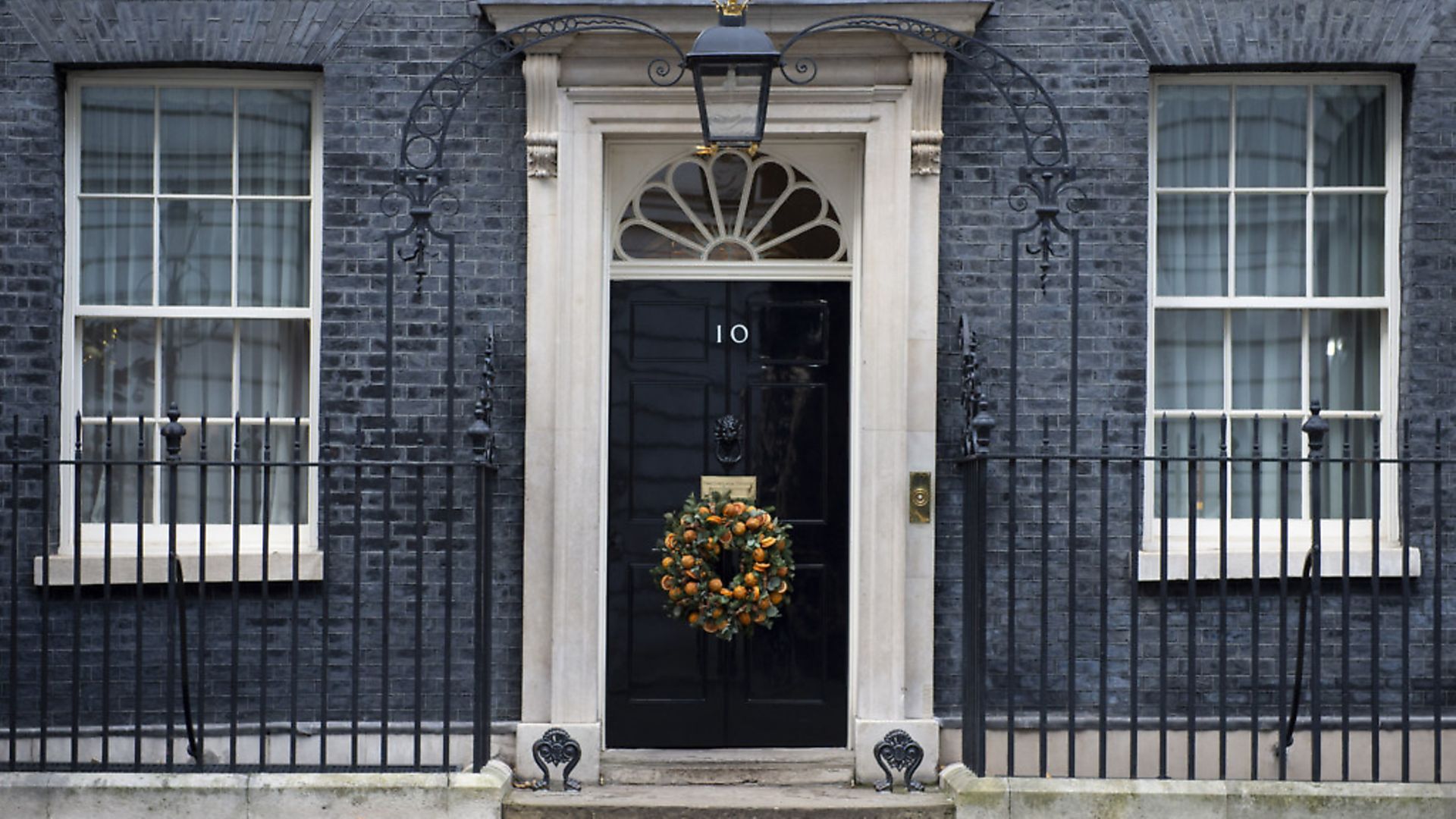 A Christmas wreath is displayed on the door of 10 Downing Street in London after the election result. Photograph: David Mirzoeff/PA Wire. - Credit: PA