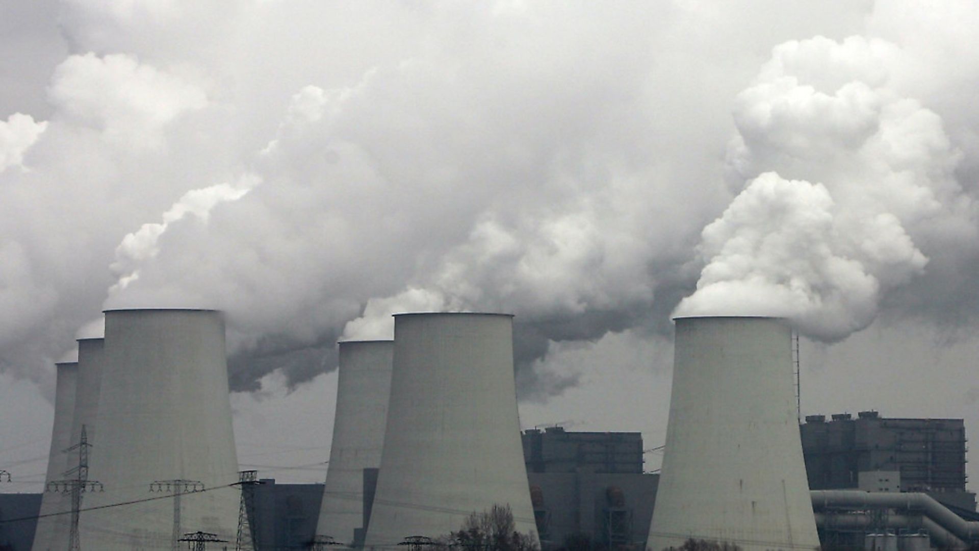 Exhaust plumes from cooling towers at the Jaenschwalde lignite coal-fired power station. Photo: Getty Images - Credit: Getty Images