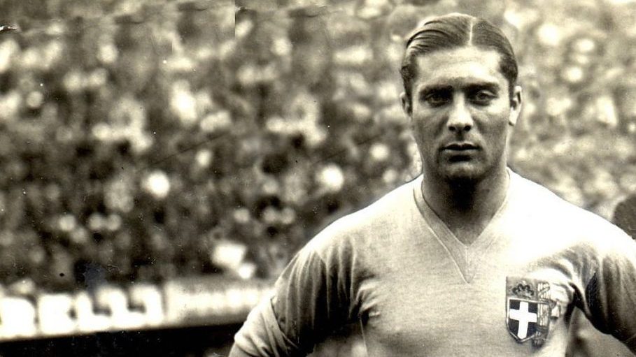 Giuseppe Meazza, arguably Italy’s
greatest-ever player poses for photo
before a game in 1934. In that year he
was named player of the tournament
at the World Cup finals, won by the
Italians on home soil. Credit: Alessandro Sabattini/Getty