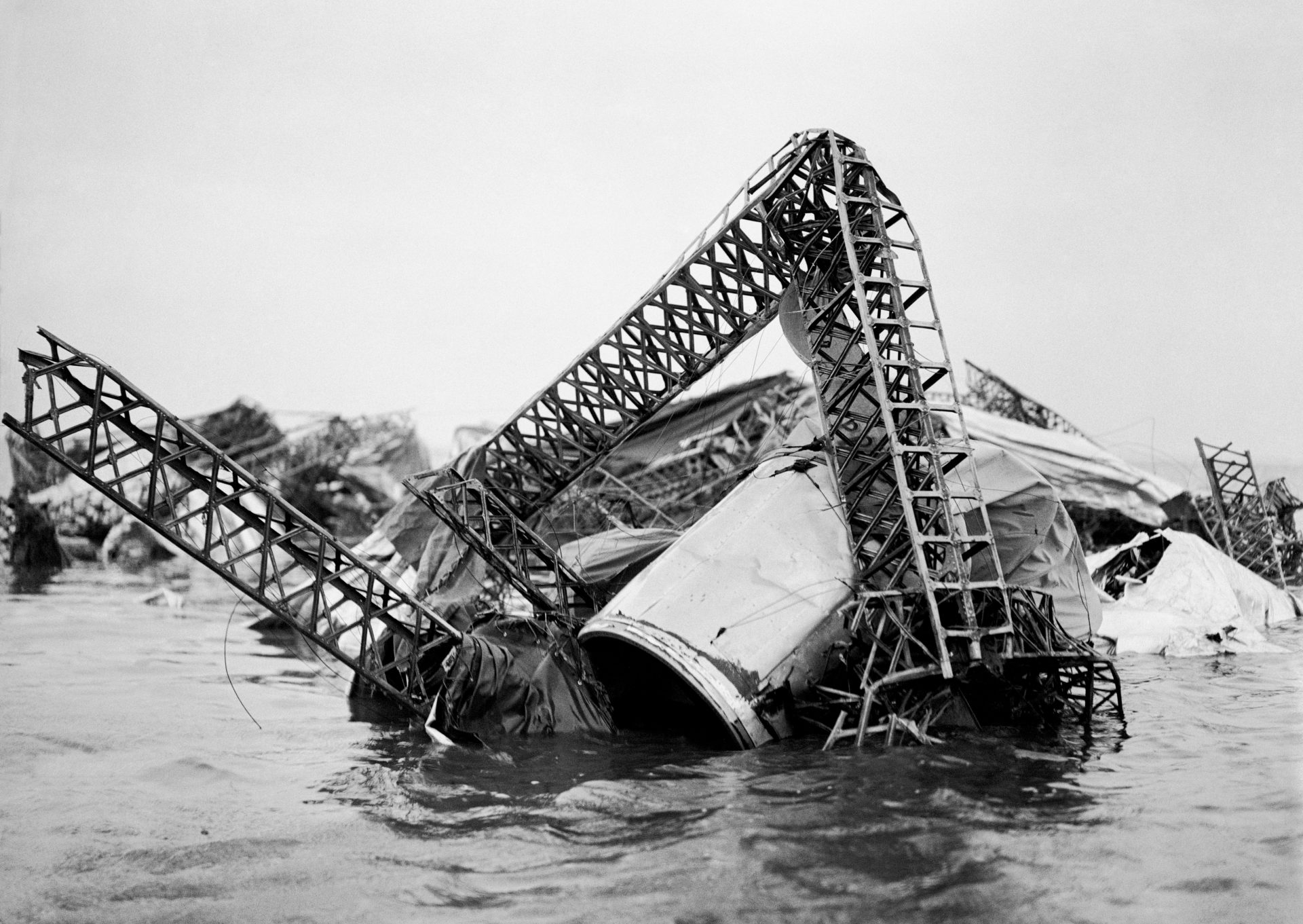 The scene of the airship disaster. The mass of tangled wreckage of the R38 (also known as ZRII) to be seen at low tide in the Humber Estuary. 27 Britons and 16 Americans were killed when the airship exploded during a trial flight over Hull on 24th August 1921. Credit: PA Images
