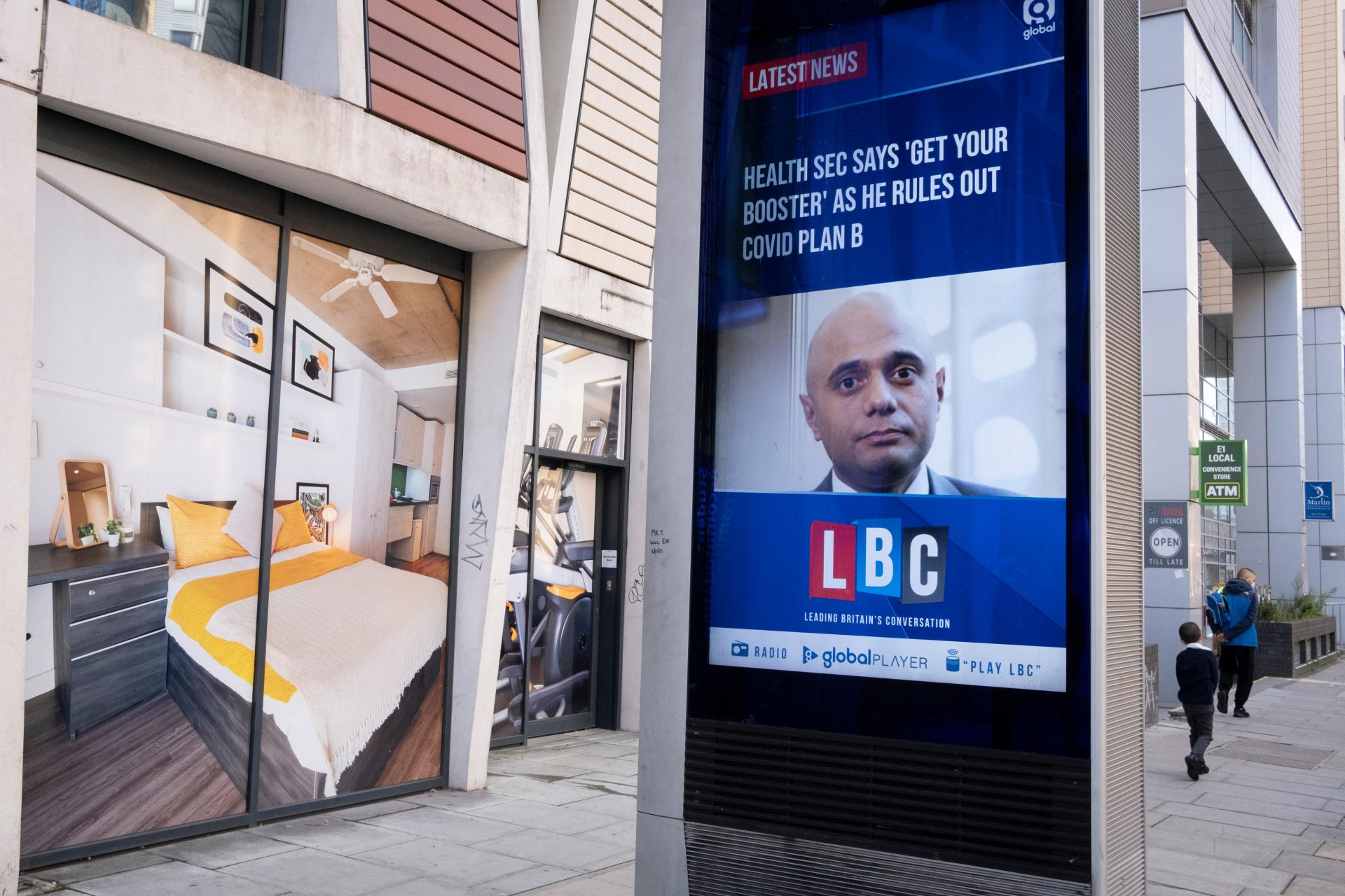 A news screen in London’s East End shows health secretary Sajid Javid defending his refusal to ask the public to wear face coverings, or to further enforce England’s Plan B to control surging Covid cases. Photo: Richard Baker / In Pictures via Getty Images